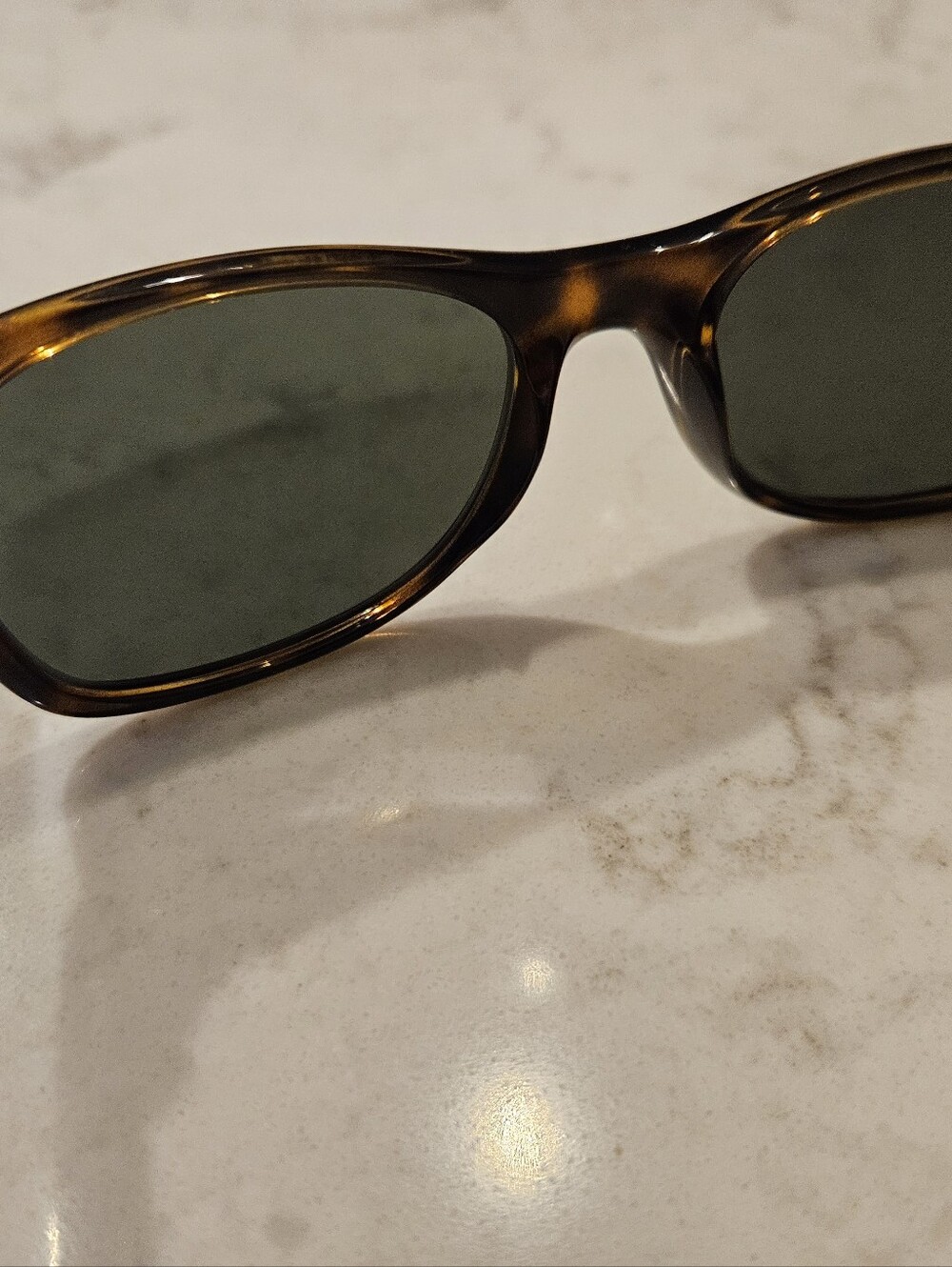 Ray-Ban New Wayfarer RB2132 52mm Tortoise Sunglasses with Green Lenses - Picture 7 of 12